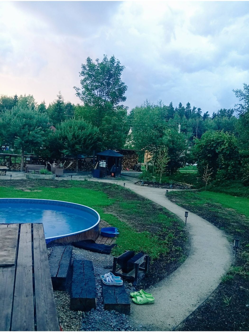 Mlatová cesta v zahradě 1