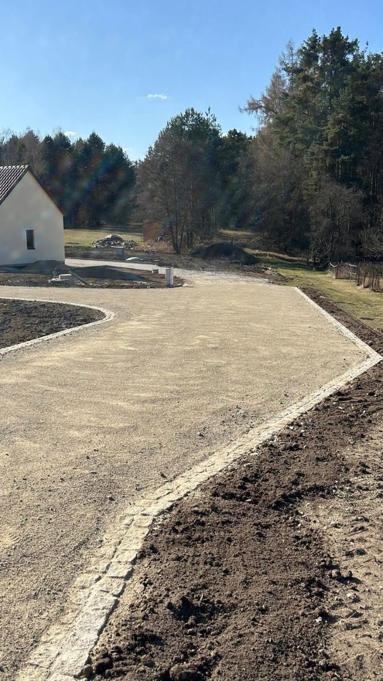 Mlatová cesta v zahradě 3