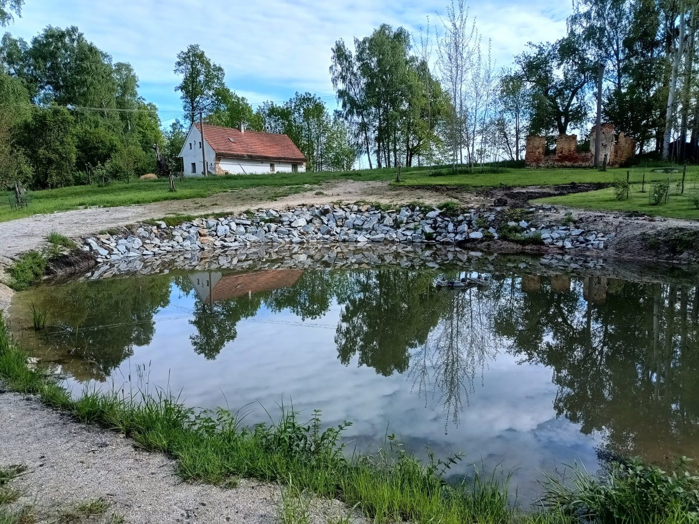 Výkop a stavba přírodního jezírka 3